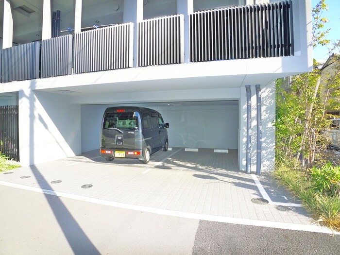 物件外観写真6　(駐車場)