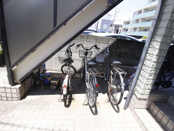 物件外観写真6　(駐車場)