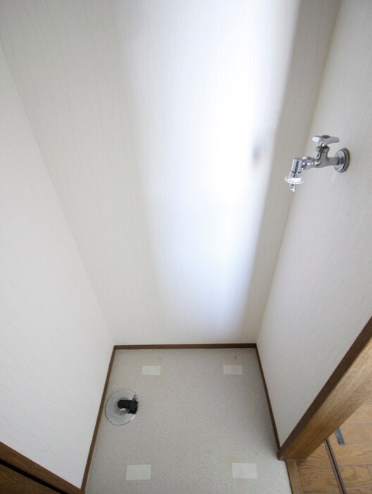 物件内観写真12　(洗濯機置場)