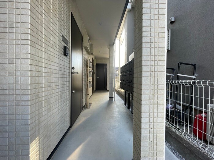 物件外観写真4　(エントランス部分)