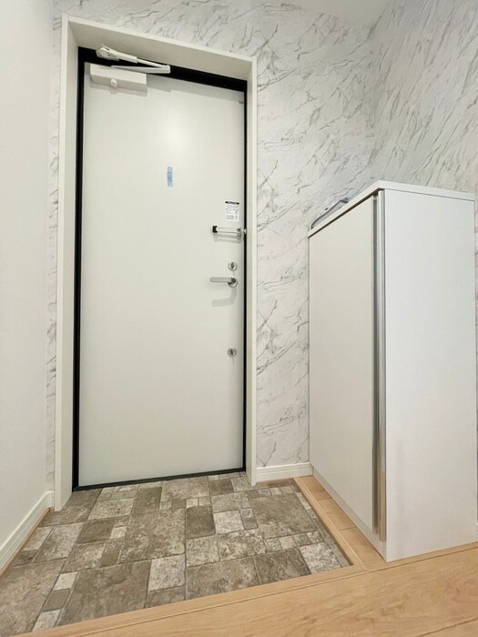 物件内観写真13　(玄関)