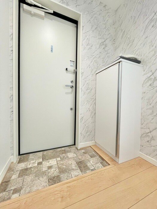 物件内観写真13　(玄関)