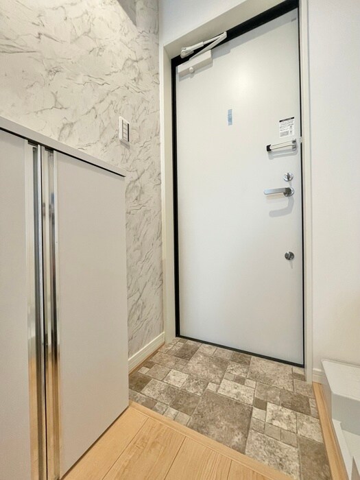 物件内観写真14　(玄関)