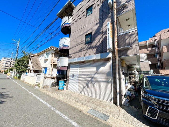 物件外観写真5　(エントランス部分)