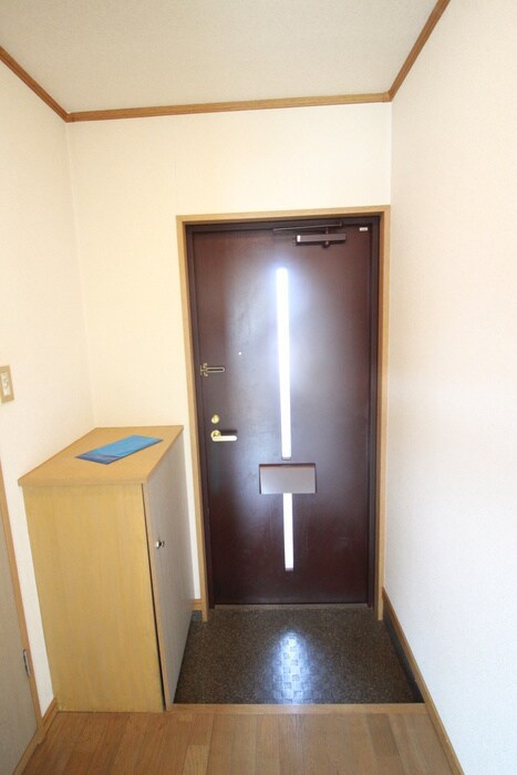 物件内観写真13　(玄関)