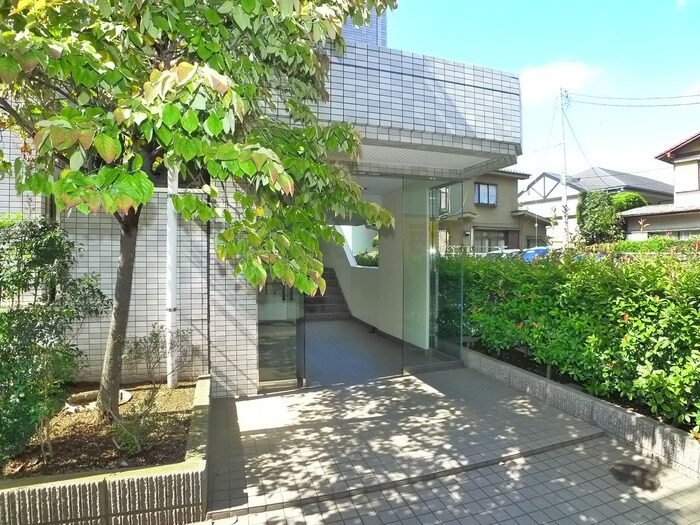 物件外観写真3　(エントランス部分)