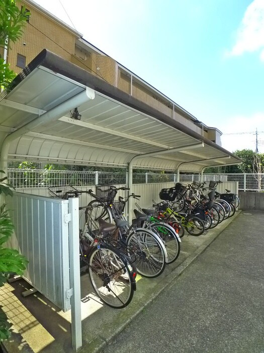 物件外観写真4　(駐輪場)