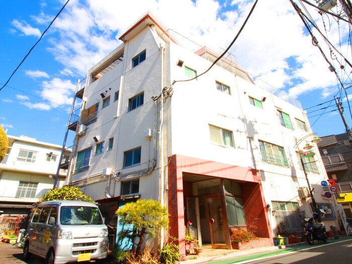 イズミマンションの物件外観写真
