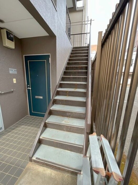 物件外観写真5　(エントランス部分)