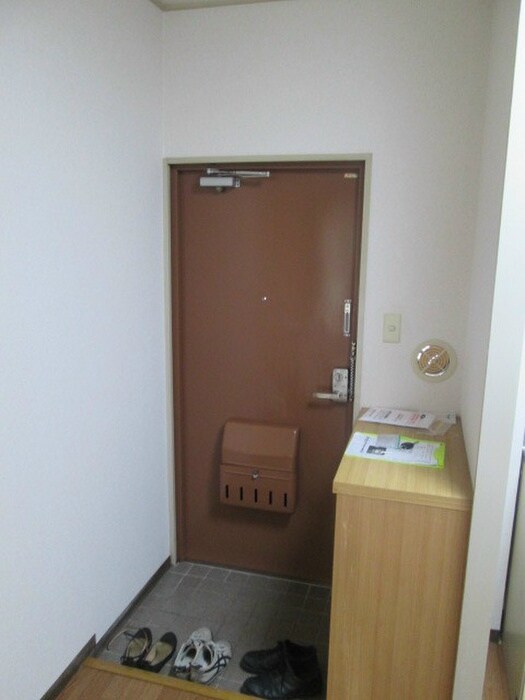 物件内観写真7　(玄関)