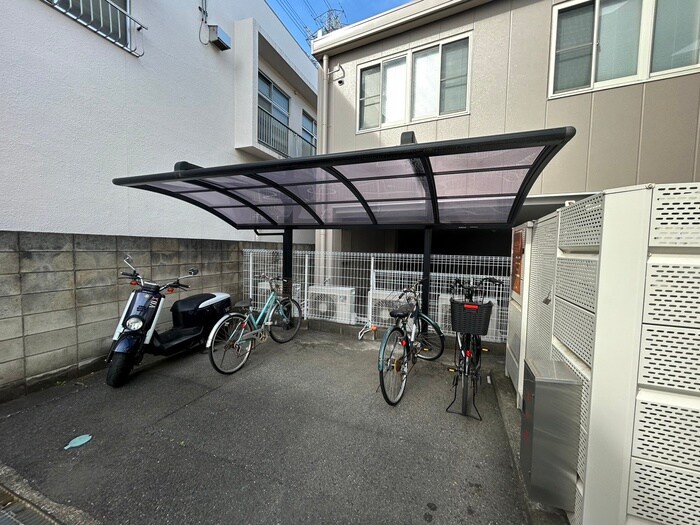 物件外観写真4　(駐輪場)