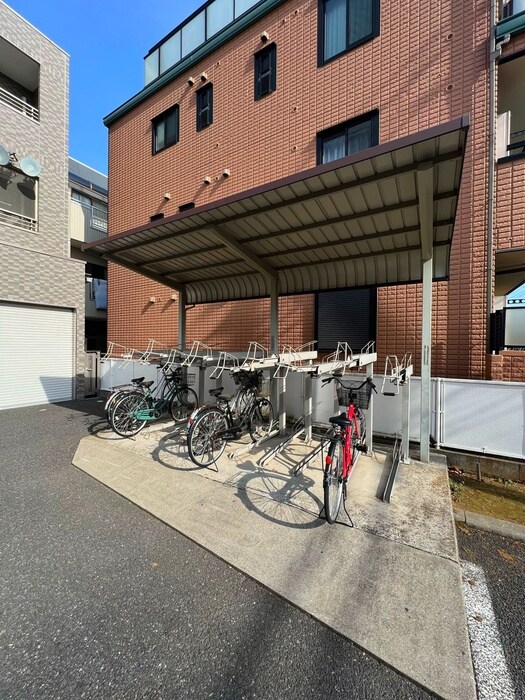 物件外観写真3　(駐輪場)