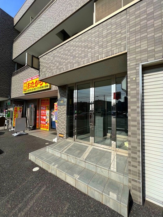 物件外観写真6　(エントランス部分)