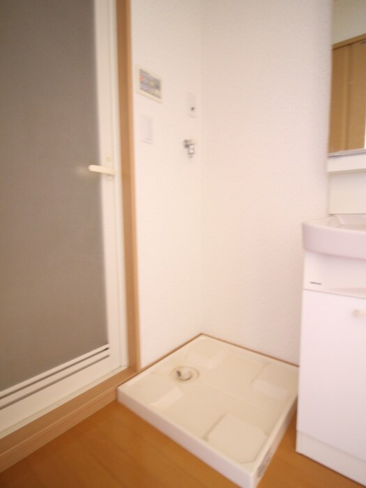 物件内観写真16　(洗濯機置場)