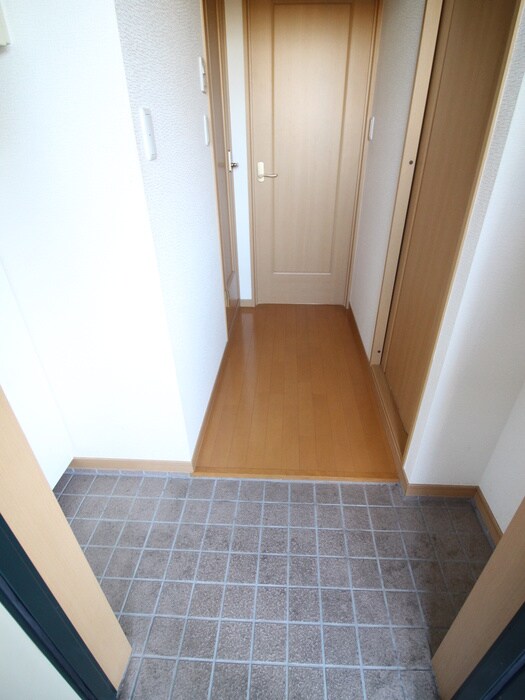 物件内観写真17　(玄関)