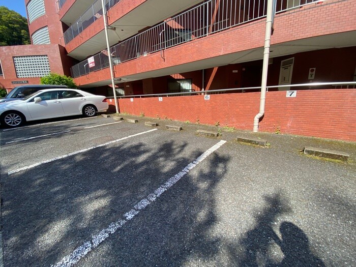 物件外観写真4　(駐車場)