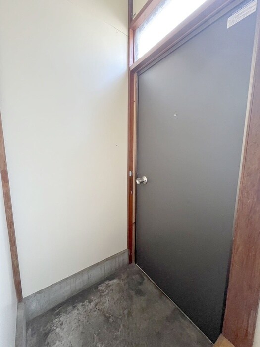 物件内観写真13　(玄関)