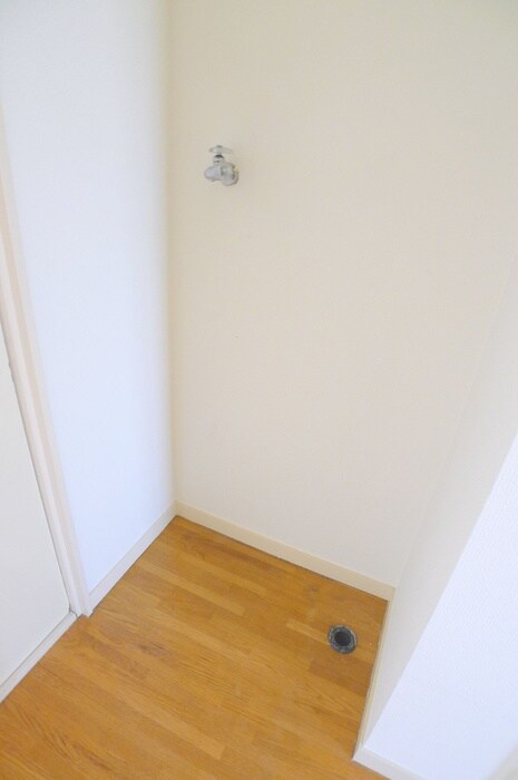 物件内観写真12　(洗濯機置場)