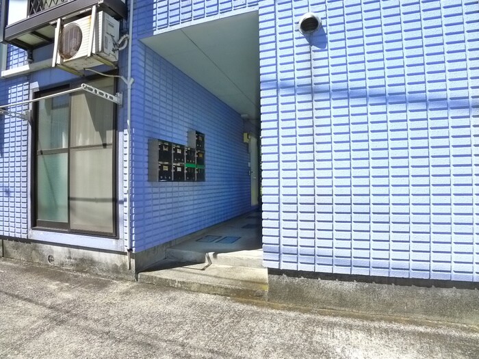 物件外観写真3　(エントランス部分)