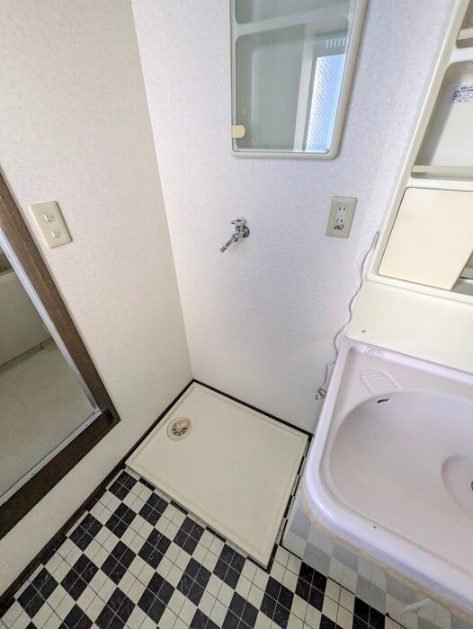 物件内観写真13　(洗濯機置場)