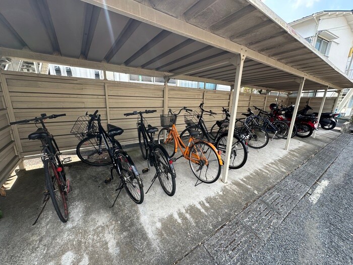 物件外観写真6　(駐輪場)