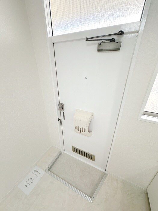 物件内観写真16　(玄関)