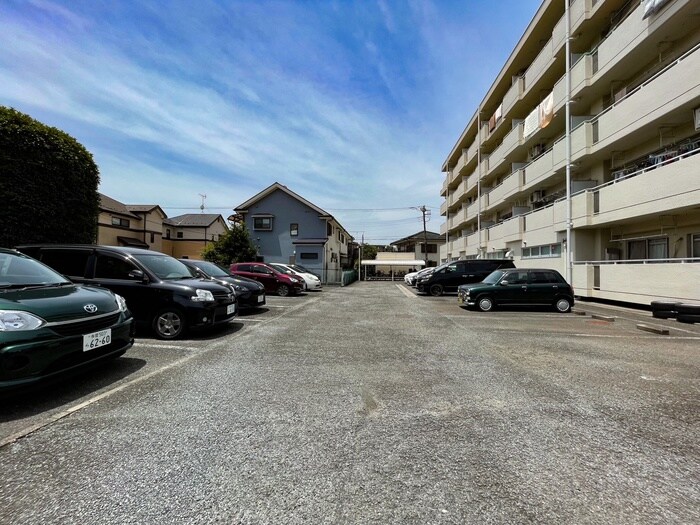 物件外観写真4　(駐車場)