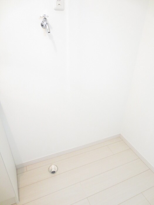 物件内観写真15　(洗濯機置場)