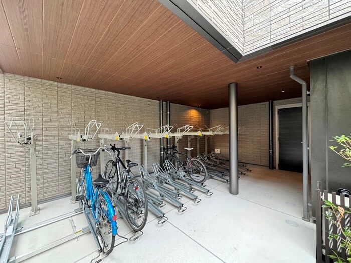 物件外観写真6　(駐輪場)