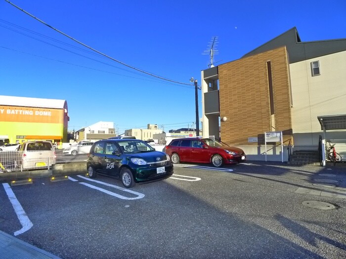 物件外観写真5　(駐車場)