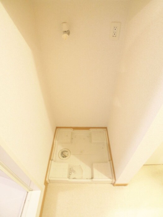 物件内観写真17　(洗濯機置場)