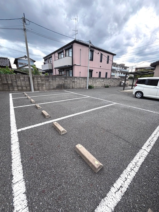 物件外観写真3　(駐車場)