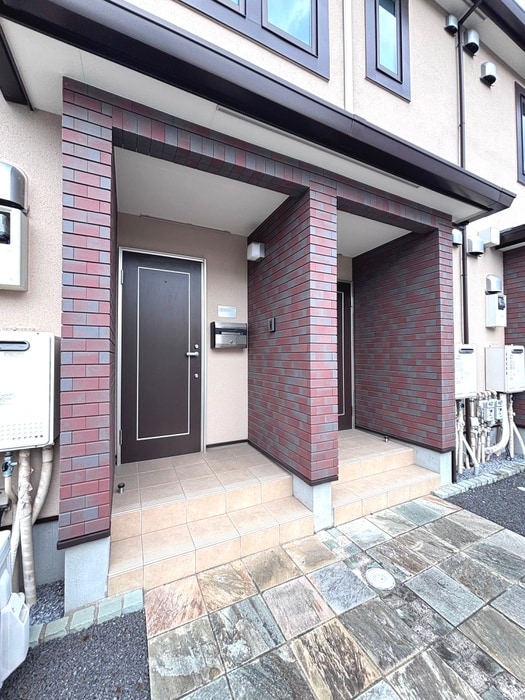 物件外観写真4　(エントランス部分)