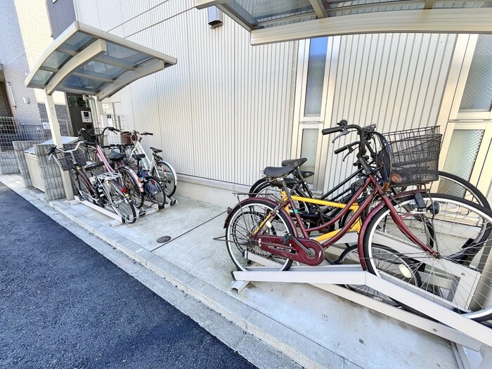 物件外観写真4　(駐輪場)