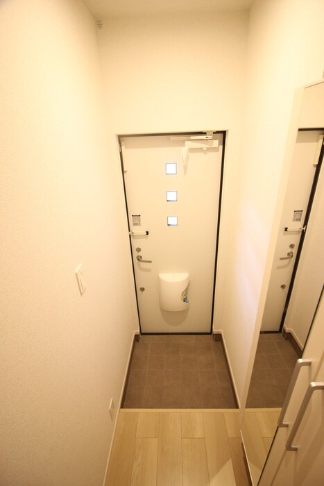 物件内観写真7　(玄関)