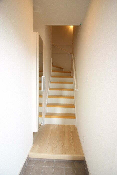 物件内観写真17　(玄関)