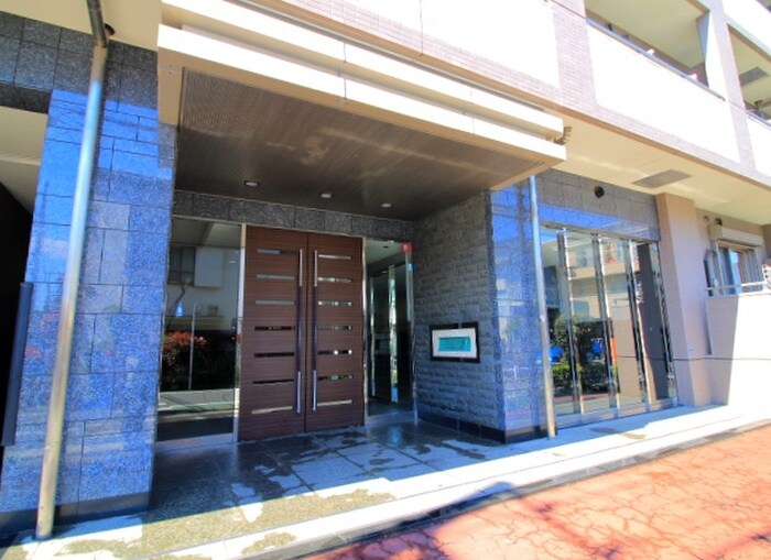 物件外観写真3　(エントランス部分)