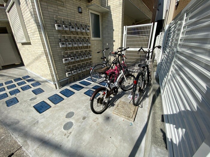 物件外観写真5　(駐輪場)