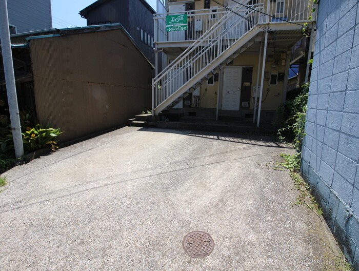 物件外観写真3　(駐車場)