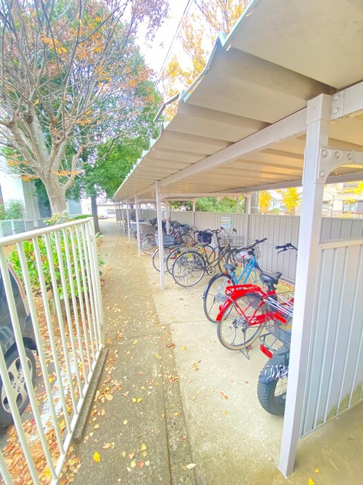 物件外観写真5　(駐輪場)