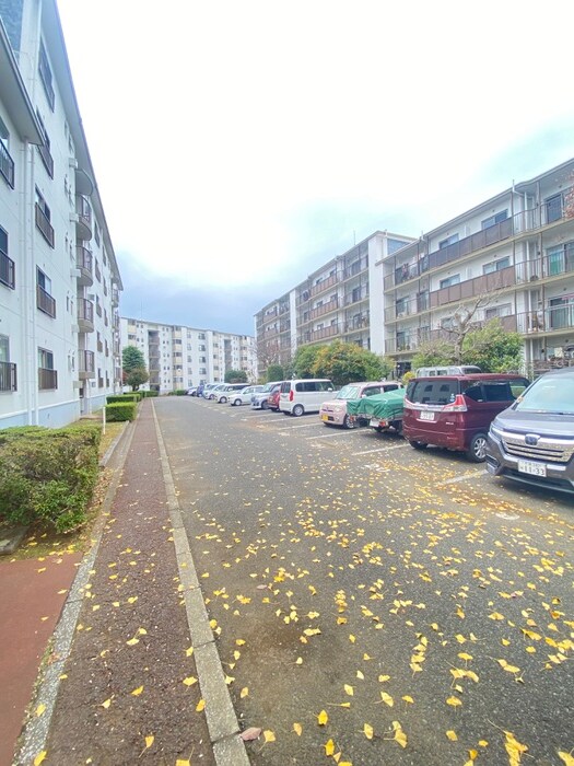 物件外観写真6　(駐車場)