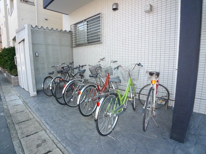 物件外観写真3　(駐輪場)