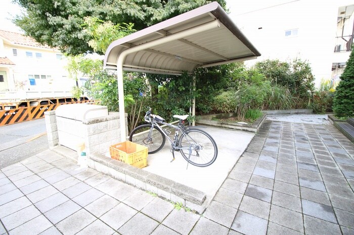 物件外観写真5　(駐輪場)