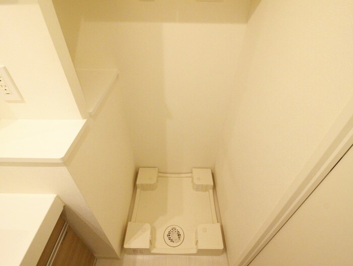 物件内観写真16　(洗濯機置場)