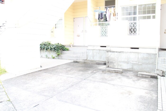 物件外観写真4　(駐車場)