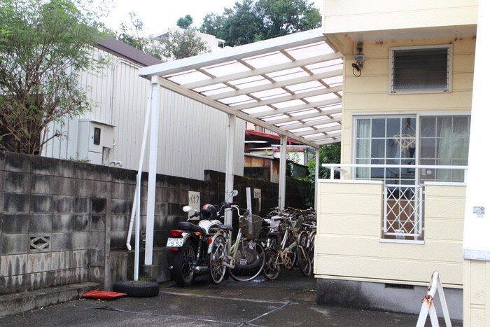 物件外観写真5　(駐輪場)