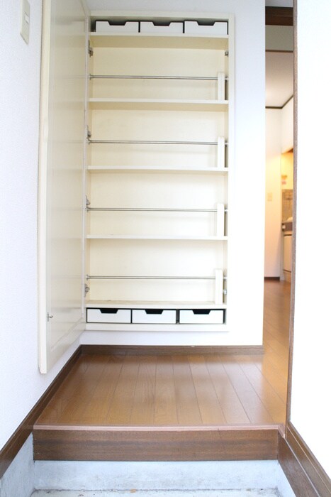 物件内観写真10　(玄関)