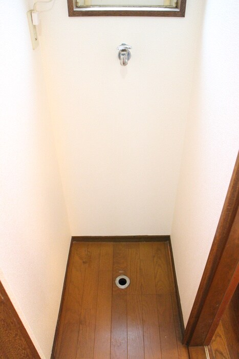 物件内観写真13　(洗濯機置場)