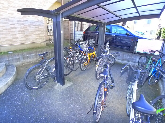 物件外観写真6　(駐輪場)