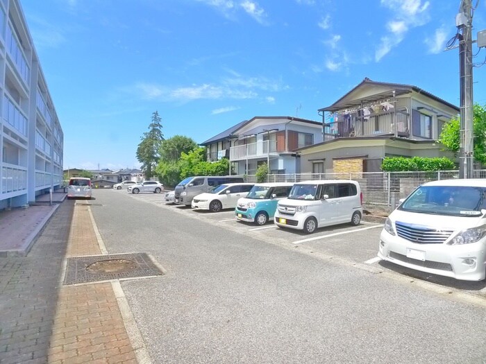 物件外観写真2　(駐車場)